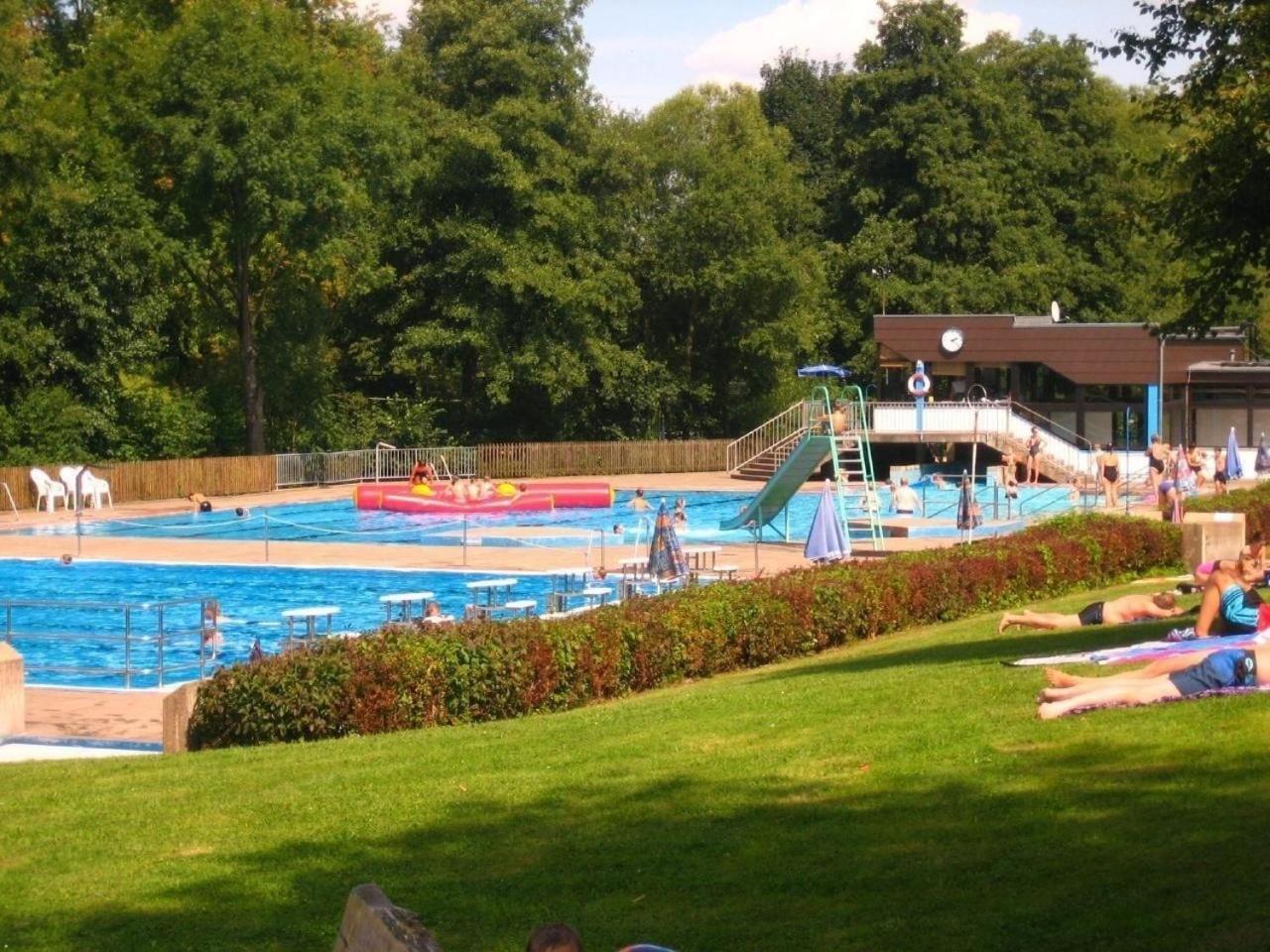 Grosse Wohnung In Polle Mit Garten Und Grill Bagian luar foto