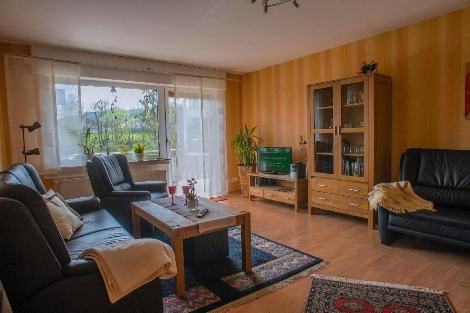 Grosse Wohnung In Polle Mit Garten Und Grill Bagian luar foto